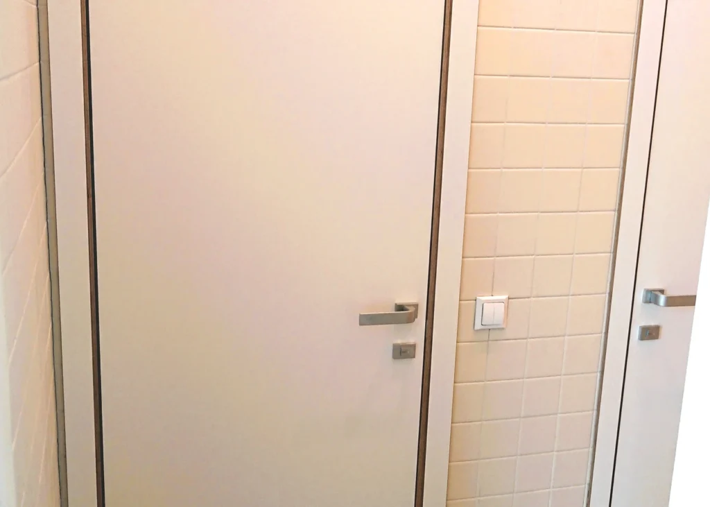 Ekonominės klasės faneros durys